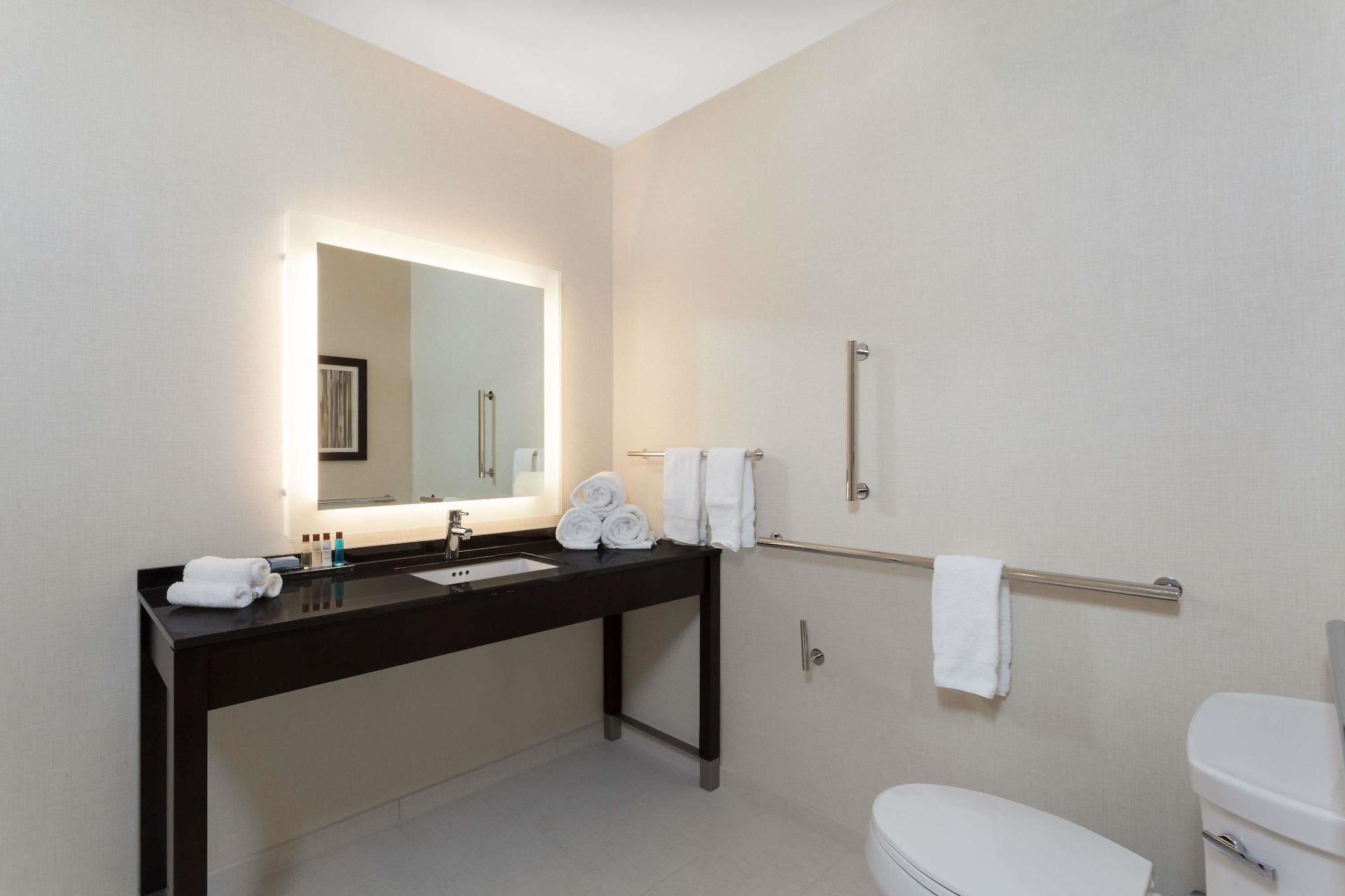 Wingate By Wyndham Altoona Downtown/Medical Center Hotel Екстериор снимка