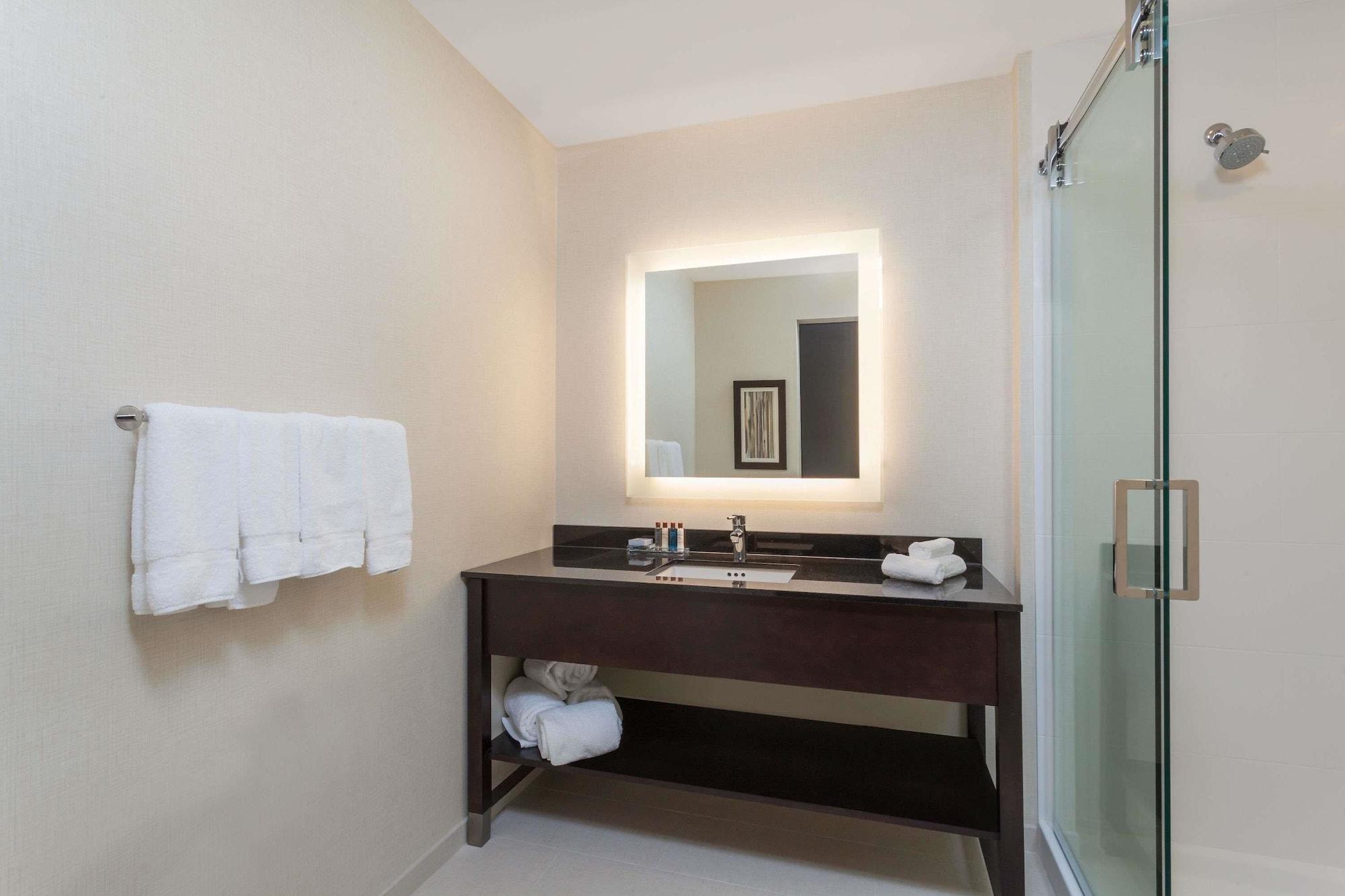 Wingate By Wyndham Altoona Downtown/Medical Center Hotel Екстериор снимка
